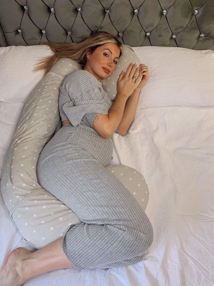 7 Ways to Use a Pregnancy Pillow